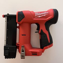 Milwaukee Gauge Pin Nailed 