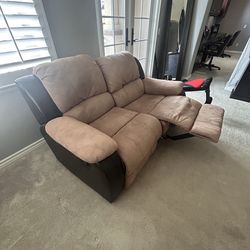 Reclining loveseat