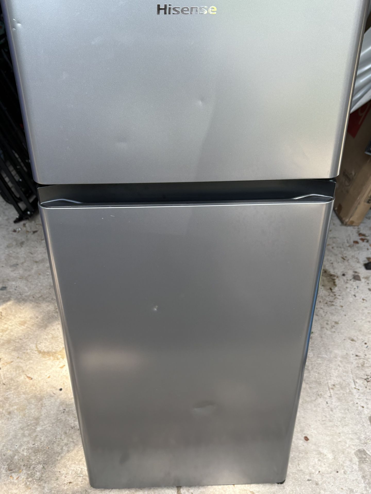 Hisense 4.4 Cu Ft Mini Fried With Freezer. Energy Star