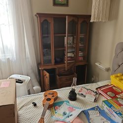 Nice Cabinet, Great Condition