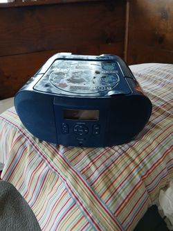Am / fm radio  & cd player.