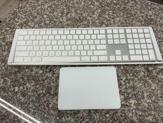 Apple Magic Keyboard with multi-touch surface magic track pad