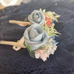 Set Of 2 Boutonnières