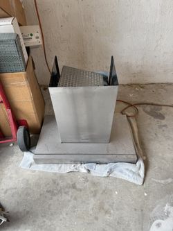 Stainless Steel Thermador Exhaust Hood 30”