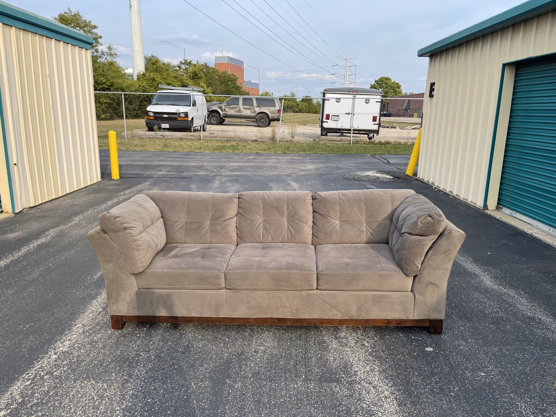 Grey Couch (Easy Pickup)