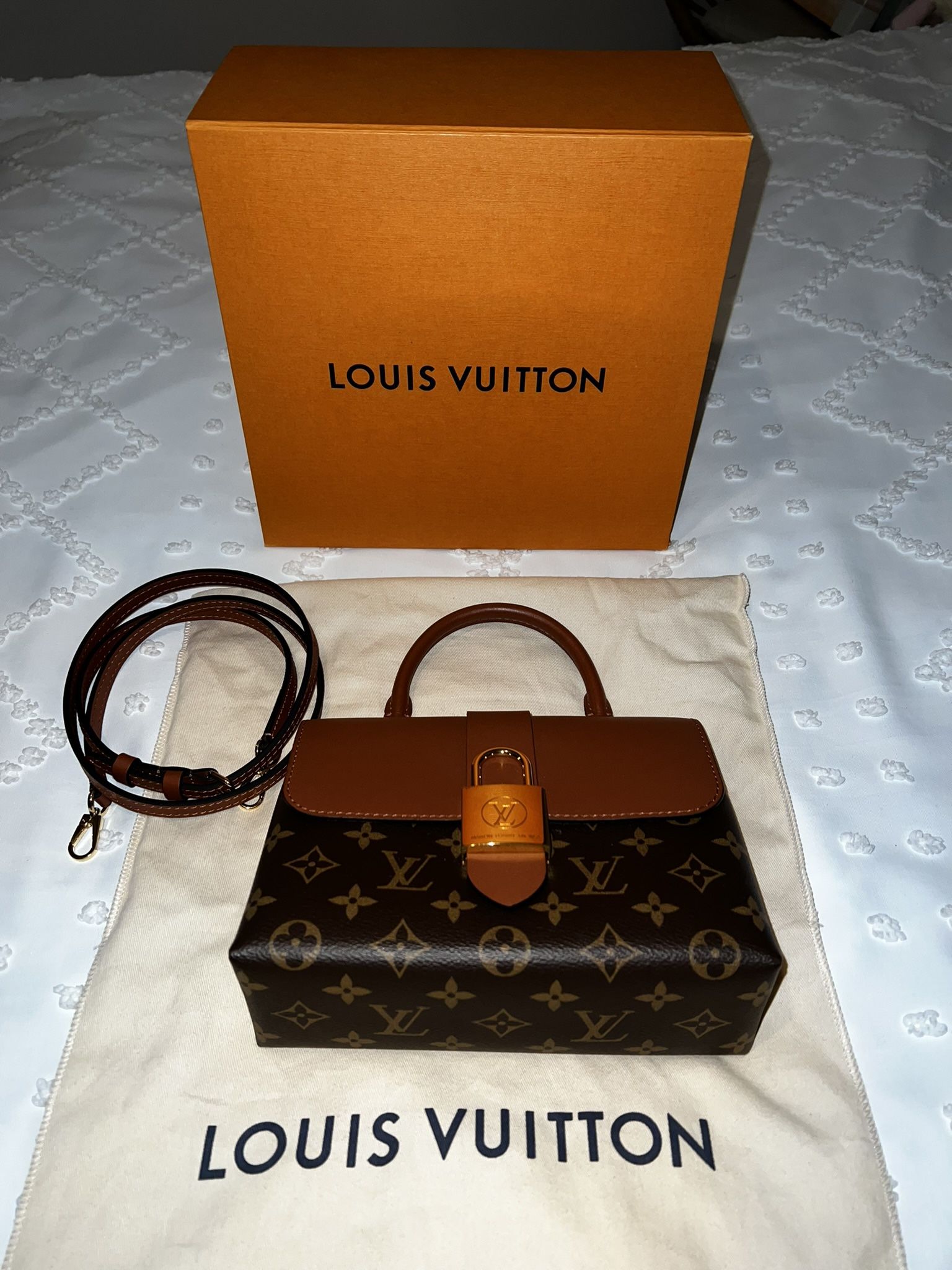 Louis Vuitton - Authenticated LOCKY Bb Handbag - Leather Red Plain for Women, Good Condition