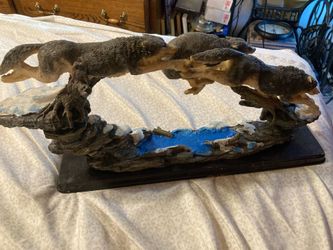 Ceramic wolves, jumping