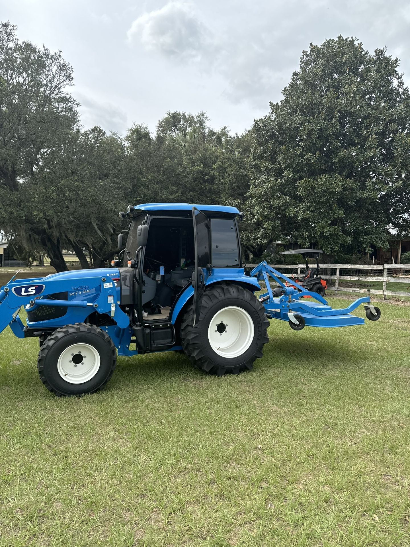 Ls Enclosed Tractor