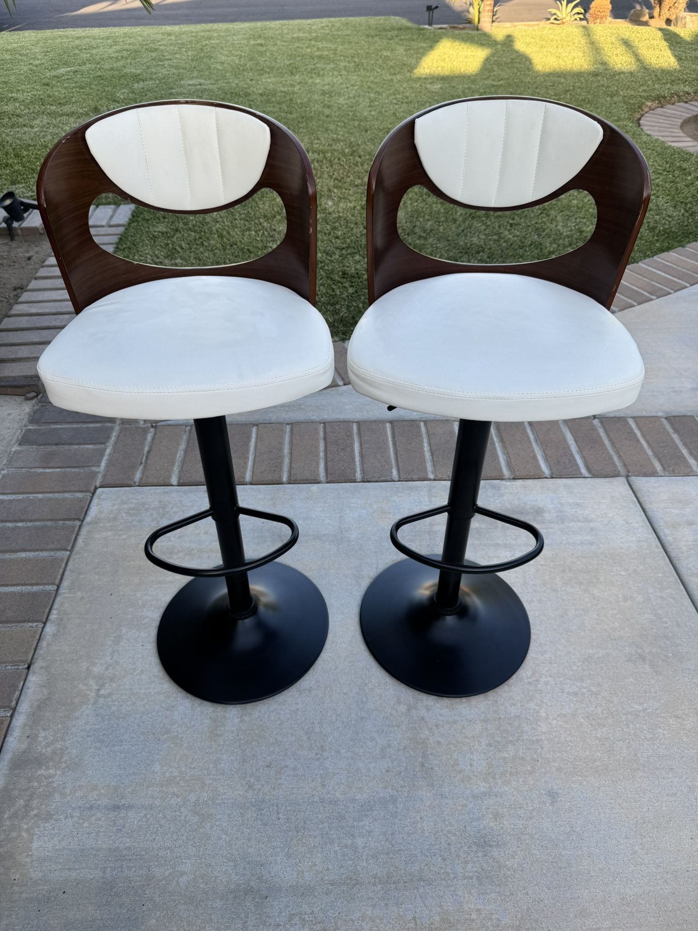 Bar Stools (2 Stools)