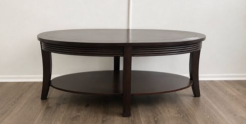 Dark Wood Coffee Table – Oval – 2 Tier Shelf * Modern Coffee Table – Dark Wood – Storage Shelf * Oval Coffee Table with Bottom Shelf – Good Condition