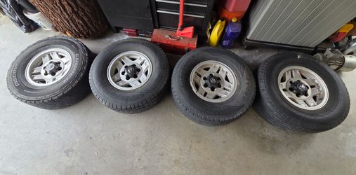 Set of land cruiser wheels and tires