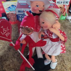 Vintage Annalee Doll Set. $25. Pickup In Oakdale 