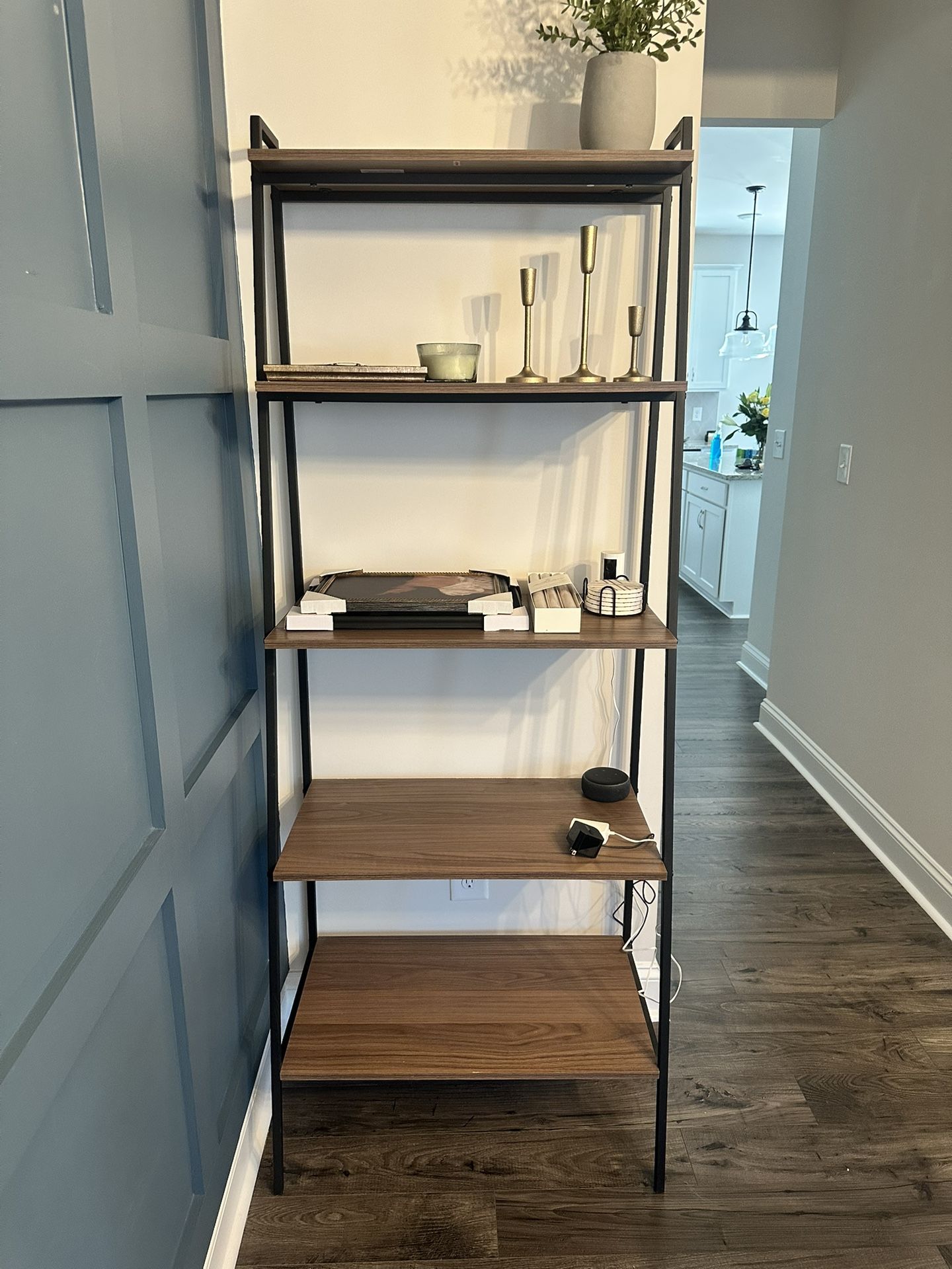 Bookcase/Shelf
