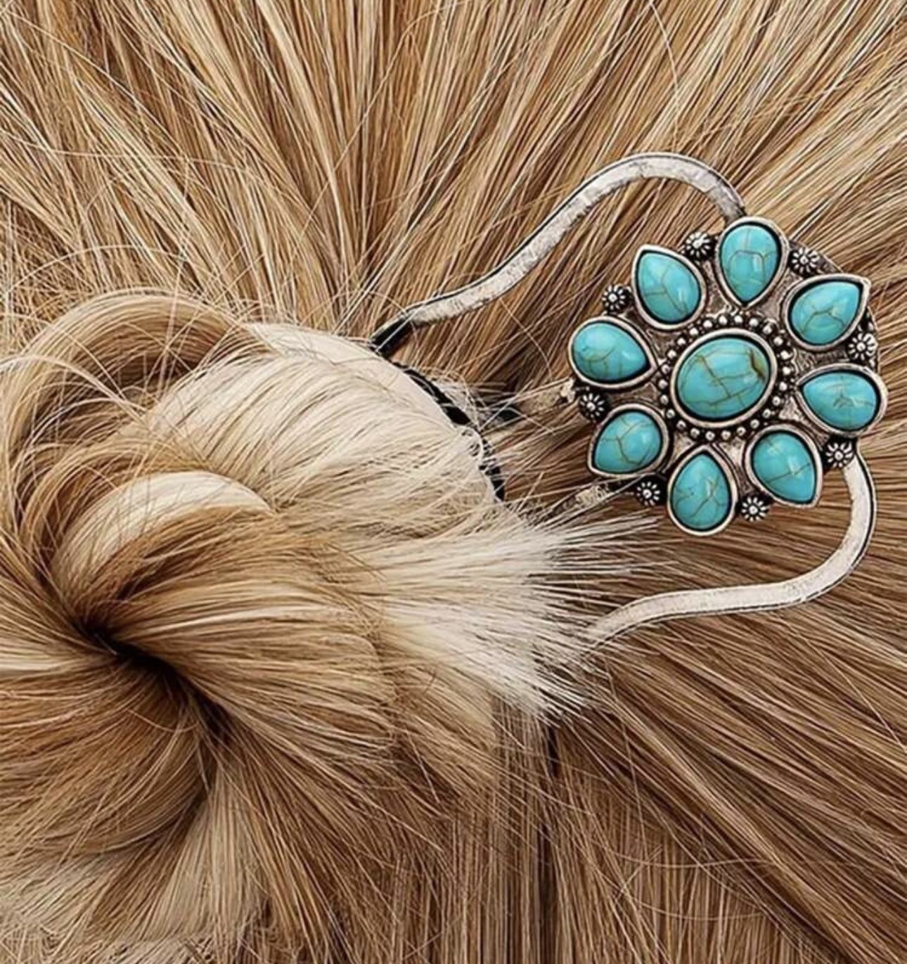 A Western Style Retro Decorative Hair Clip And Bun Styling Tool For Fashionable