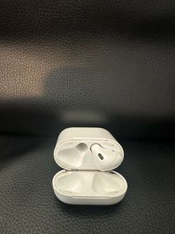 Apple AirPod 2 ****LEFT AIRPOD & CHARGING CASE ONLY****