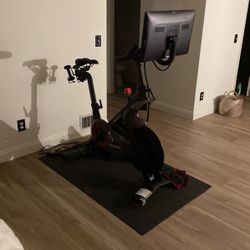 PELETON SPIN BIKE