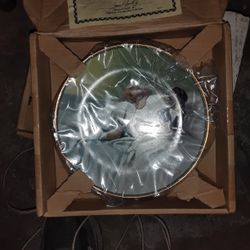 WHO'S SLEEPY PLATE BY BESSIE GUTMANN 1991 3.25 DIAMETER BONE CHINA NEW