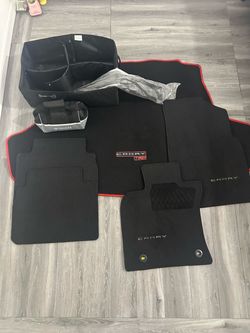 Kit para la cajuela de cualquier carro Toyota incluyendo tapetes para Camry del 2019 en adelante maya caja porta cosas. Quite emergencia con mochila T