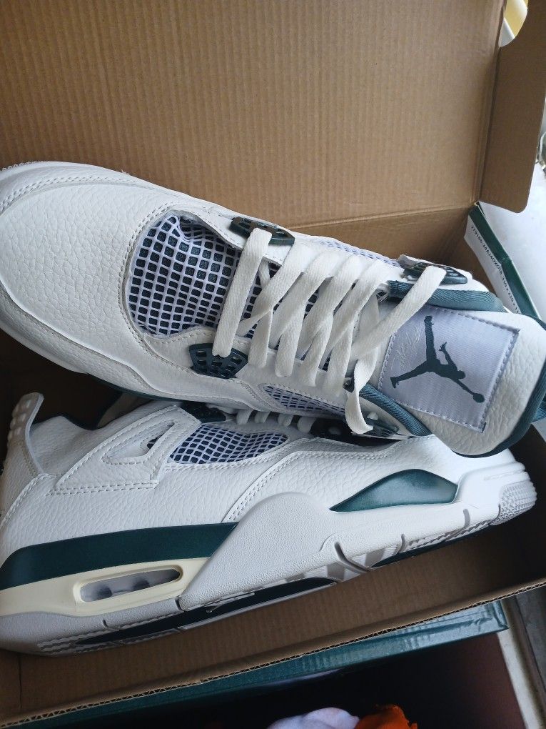 Retro Jordan 4s