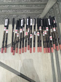 Lip liner  (  L . A  .  Girl   )  Brand New  ,  Each For