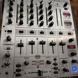 Behringer DJX700 Professional DJ Mixer 5-Channel 5ch Digital ( Like New )