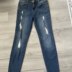 Women’s Jeans/ Distressed Denim