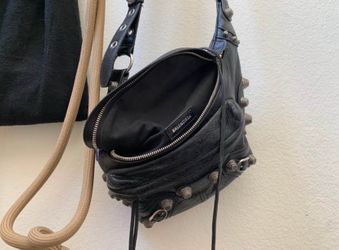 Balenciaga le cagole purse