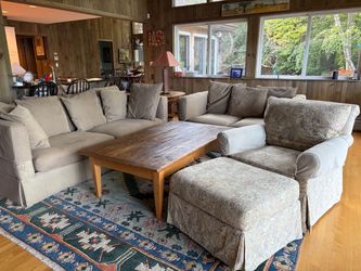 Beautiful couch and loveseat, so comfortable