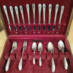 **MUST GO**Harmony House Wallace XXXX Quadruple Silverplate Flatware in Wood Case 1946