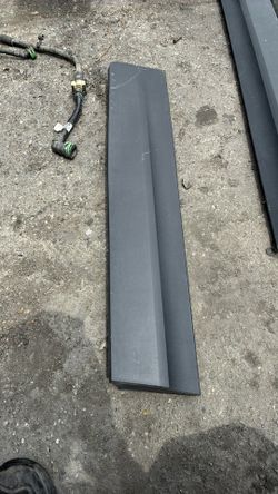 2024 Cadillac Xt5 Right Rear Door Trim Molding 