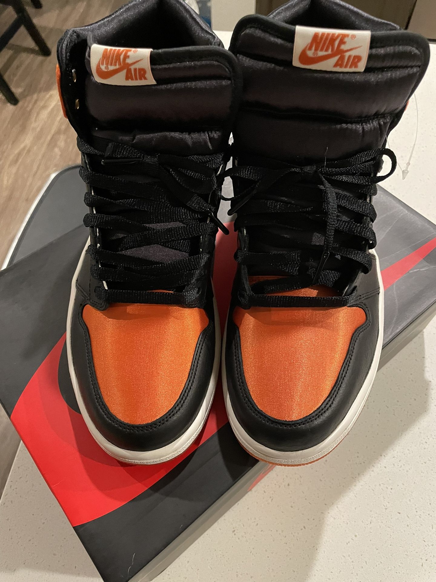 Jordan 1 Satin Shattered Back Board Men s shoes