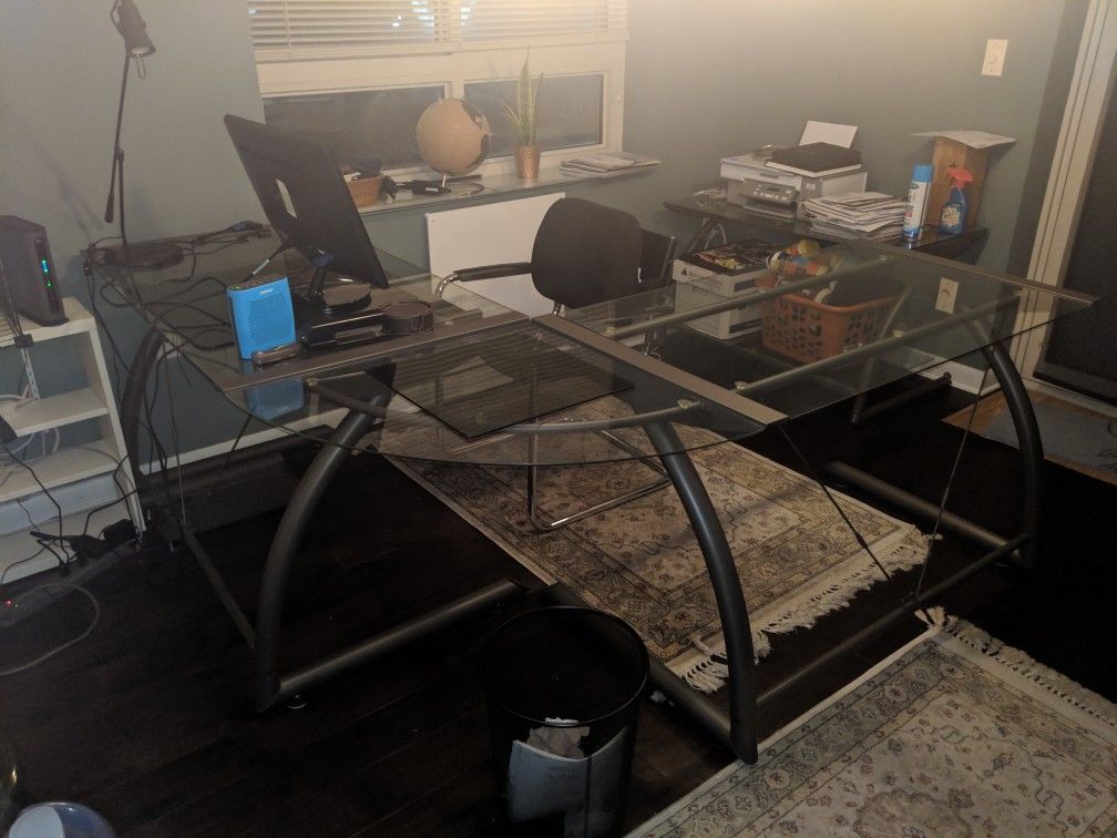 Quarter Round Glass Office Desk