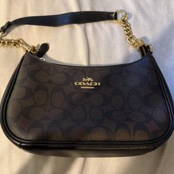 Coach bag Signature C Brown Baguette Shoulder Bag Gold Chain