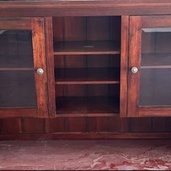 FREE WOOD HUTCH