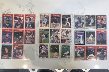John Smoltz; Lot Of 26 Atlanta Braves Baseball Cards