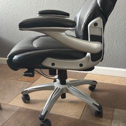 Computer chair - True Wellness