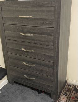 Chest of drawers