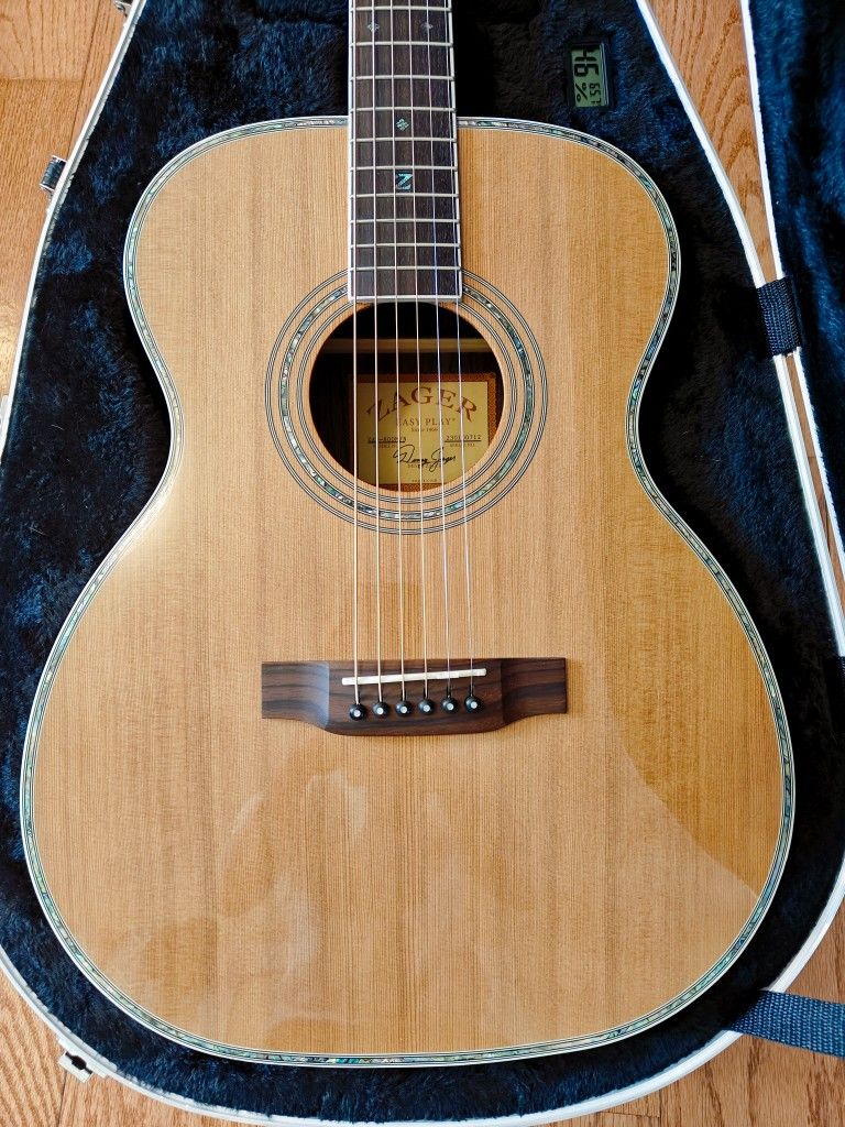 Zager ZAD 80OM/N All Solid Cedar/Rosewood Acoustic Pro Series Guitar with Hardcase and Accessories