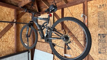 Hyper 29” 21-Speed Mountain Bike – Great Condition