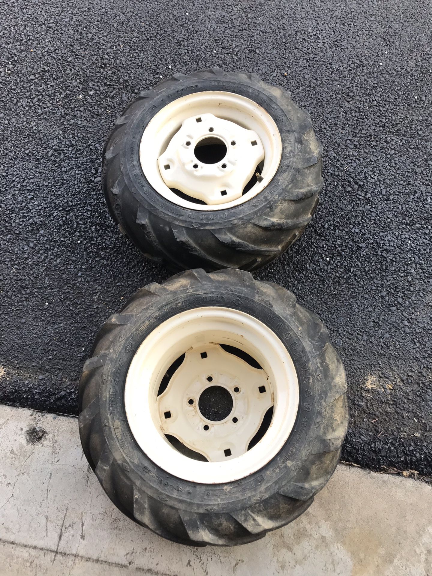 Tractor tires (Front)
