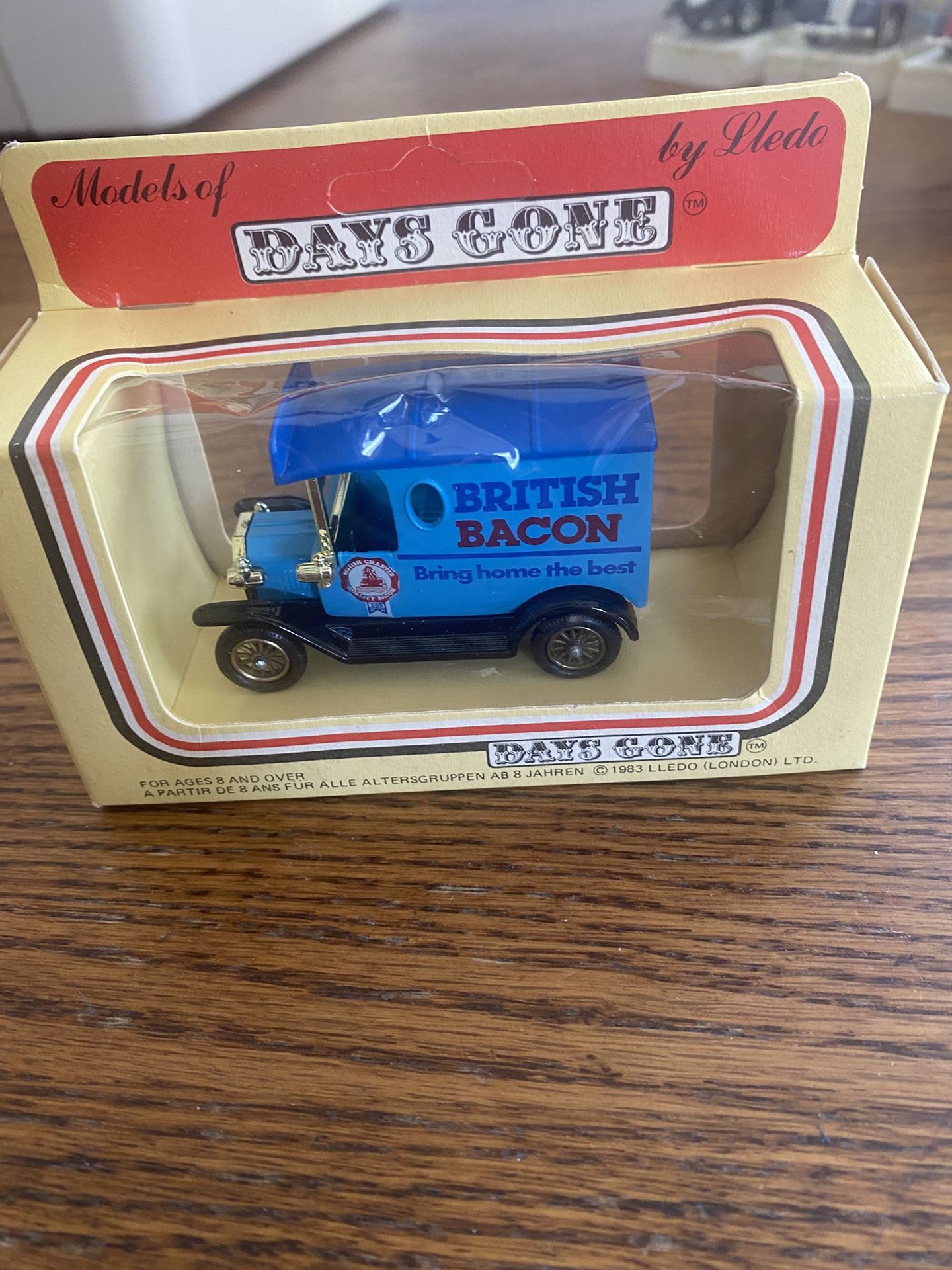 1983 Lledo Days Gone Diecast Ford Model T-Van British Bacon Bring Home the Best 3 People Included