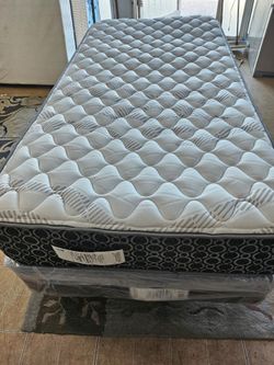 Twin Size Bed
Like new, firm
mattress
Complete, 200 dlls
free delivery