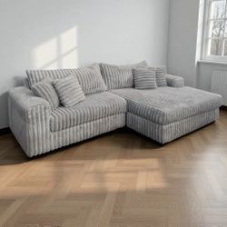 LIGHT GREY SECTIONAL COUCH 