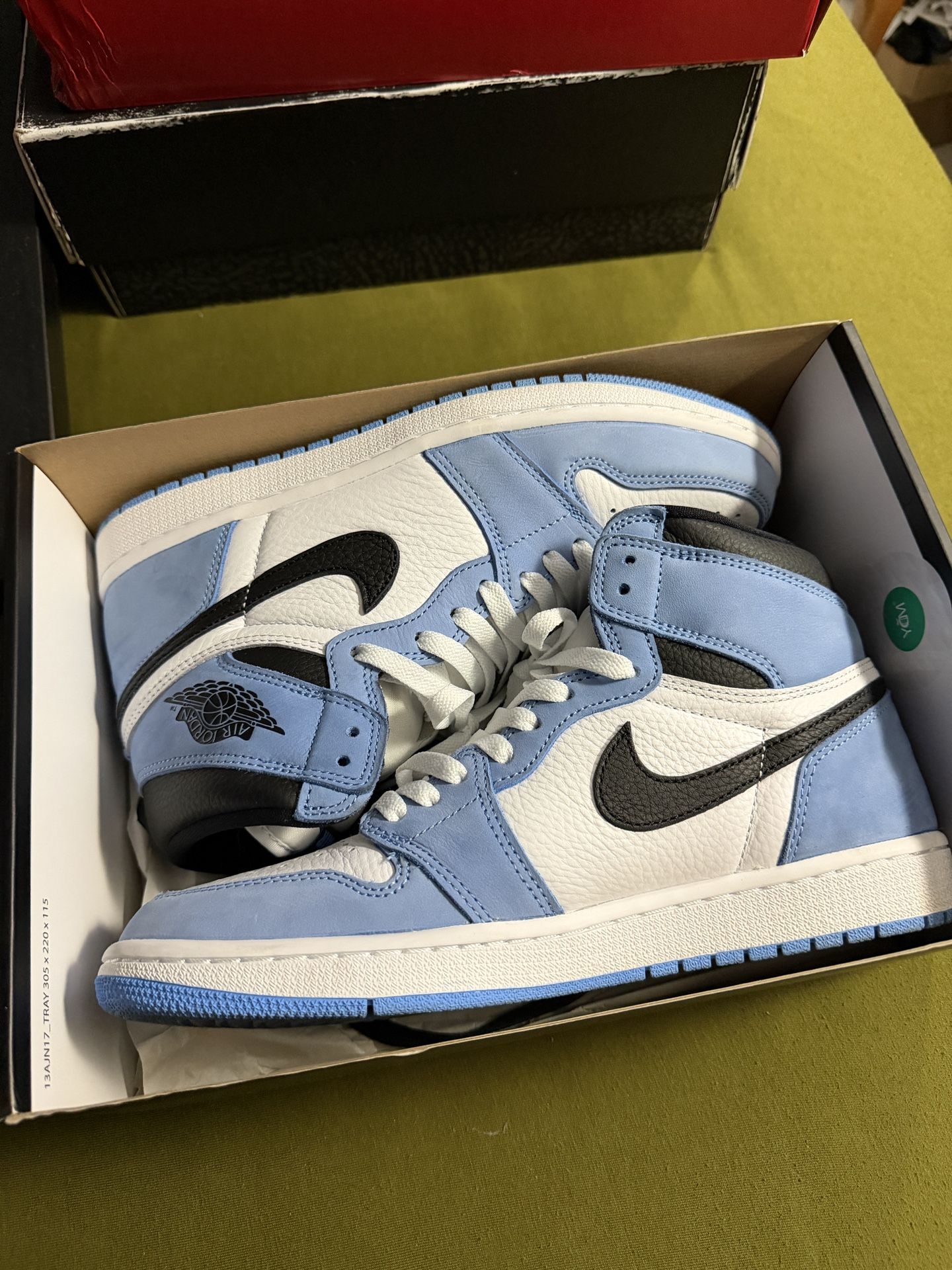 Jordan 1 Retro High OG “University Blue” Size 9.5