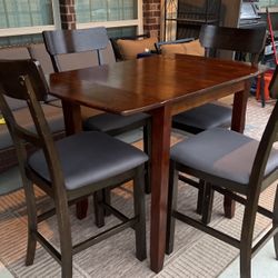 Dinning  Table And 4 Chairs 
