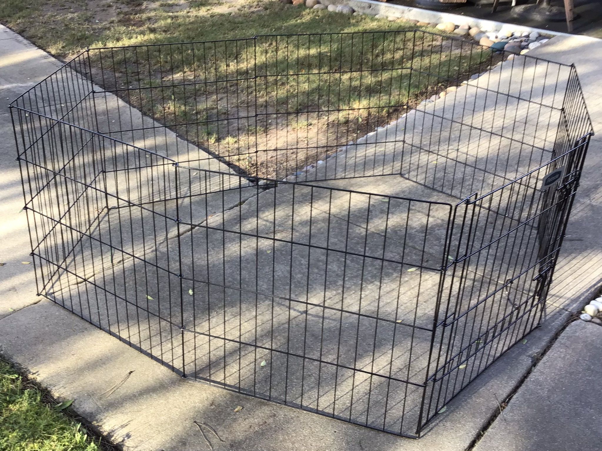 Pet mate 8-Panel Pet Fence / Exercise Pen