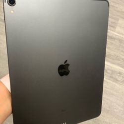 iPad Pro 3rd Gen 64gb Wi-Fi Only 12.9in. 