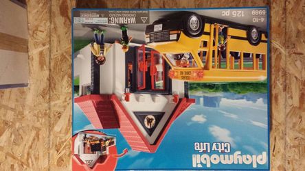 play Mobil school house and bus
