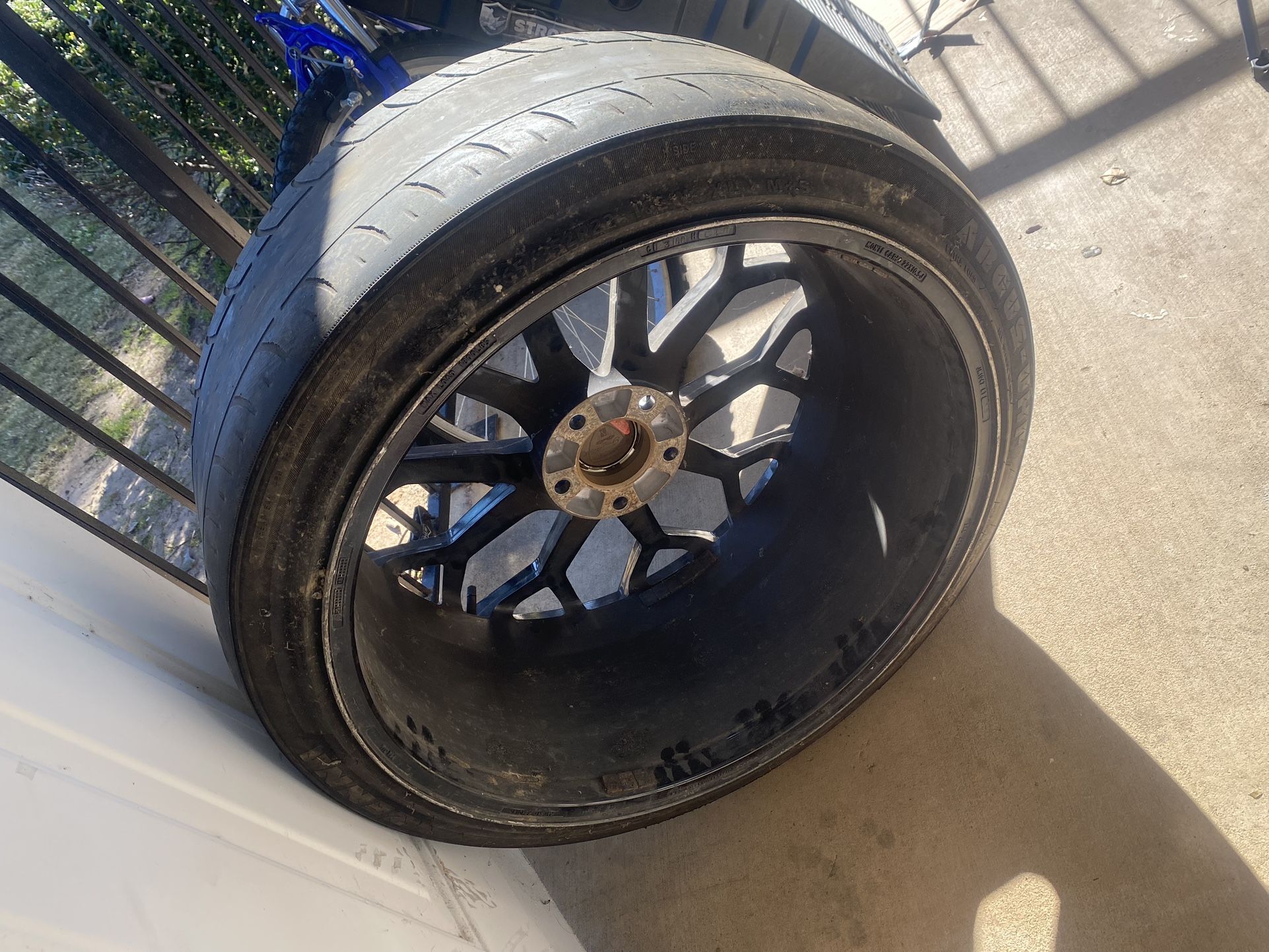 22 5-stud rims with tires