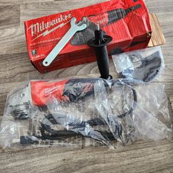 Milwaukee 6130-33 7.0 Amp 4-1/2" Small Angle Grinder